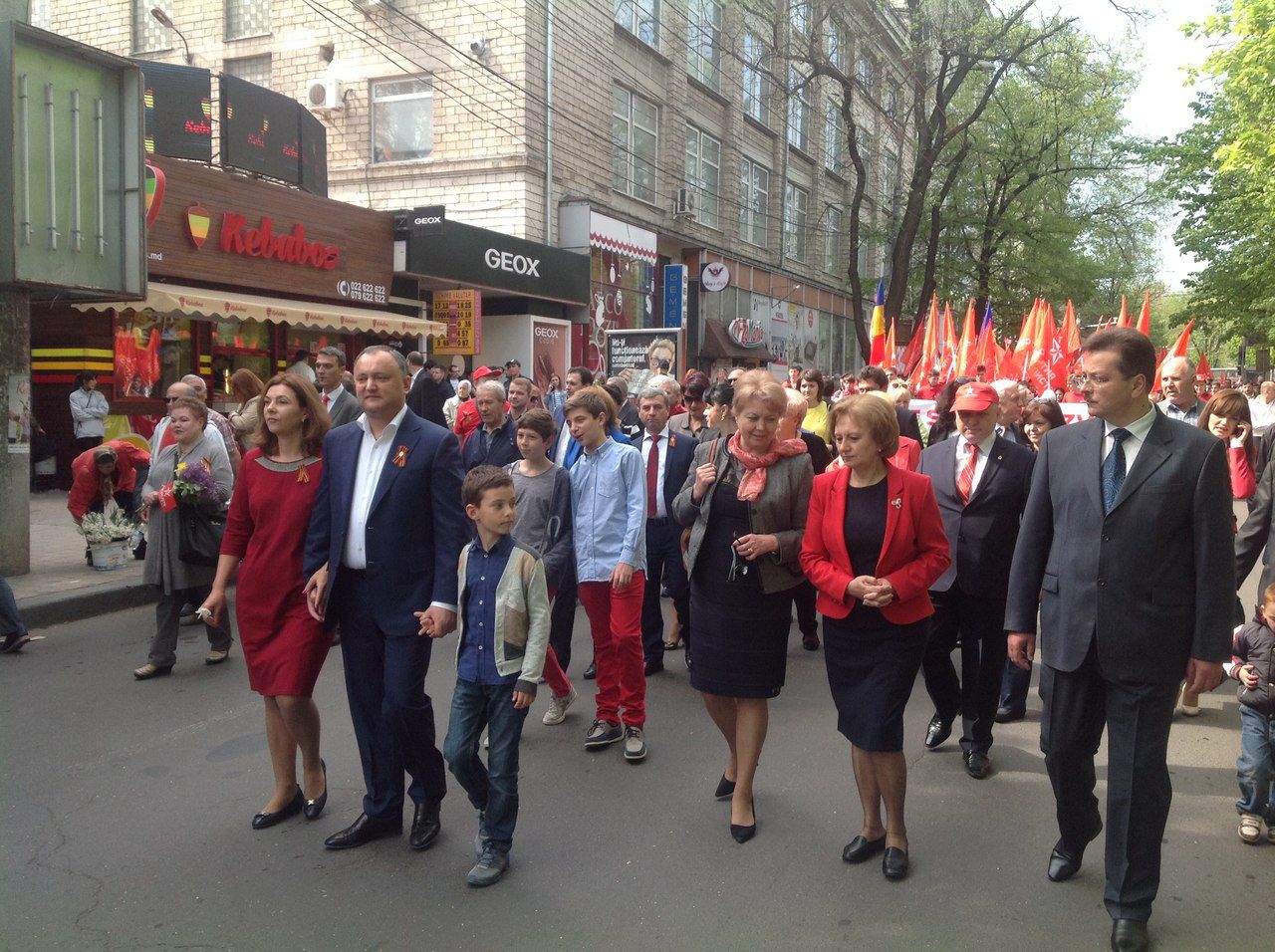 Жители Молдовы отметили Первомай маршем по Кишиневу