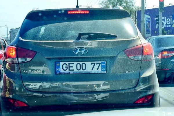 Автовладелец из Гагаузии рискует получить штраф за нестандартный номерной знак