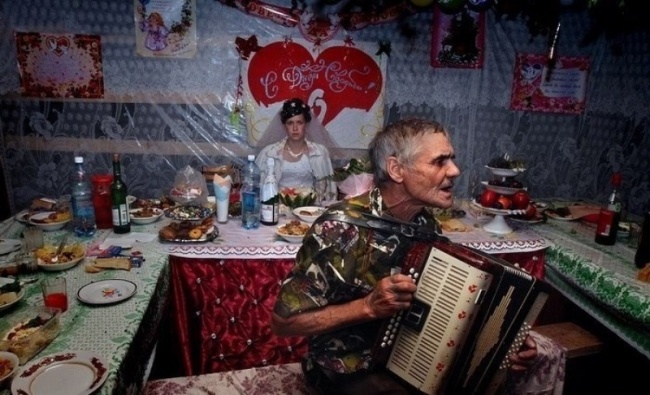 Cum se fac pozele de nuntă în Rusia. Galeria care n-are cum să nu-ți provoace hohote de râs