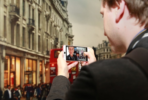 HTC представила смартфон с 13-мегапиксельной фронтальной камерой