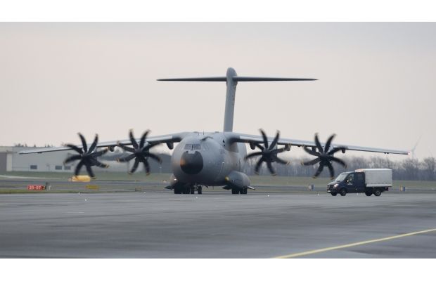 Германия отправила первые самолеты и военных для операции против ИГ