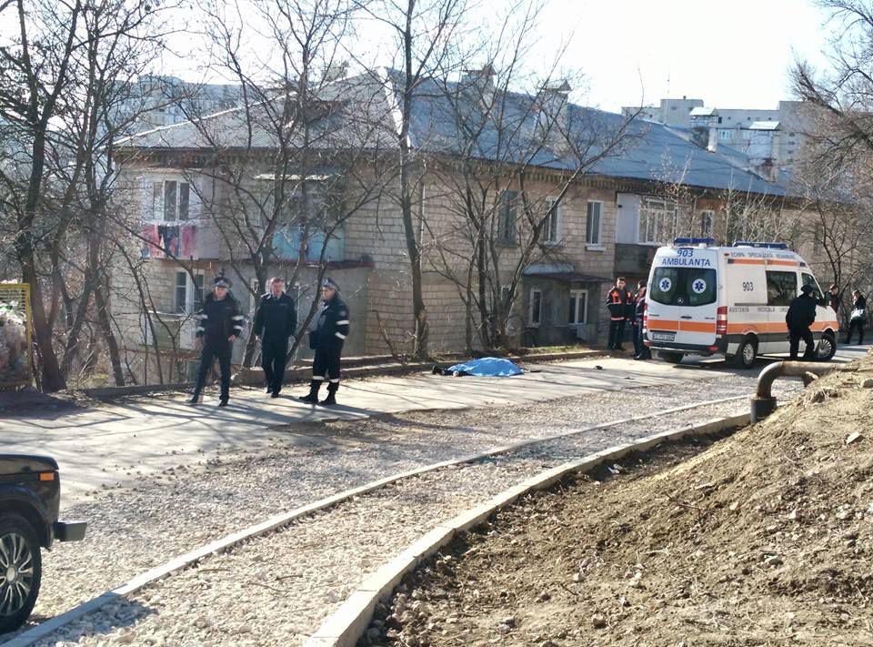На Телецентре автомобиль сбил насмерть пешехода