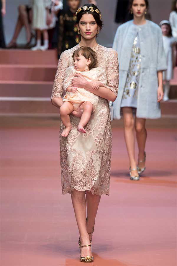 Dolce & Gabbana представили коллекцию для мам
