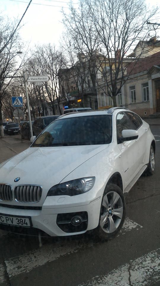 Cum si-a parcat BMW-ul un sofer in Chisinau