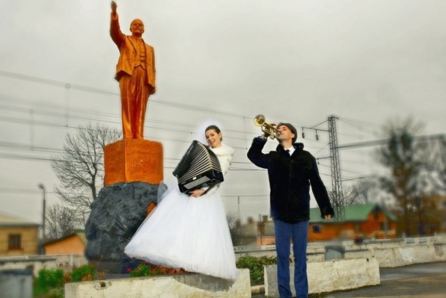 Cum se fac pozele de nuntă în Rusia. Galeria care n-are cum să nu-ți provoace hohote de râs