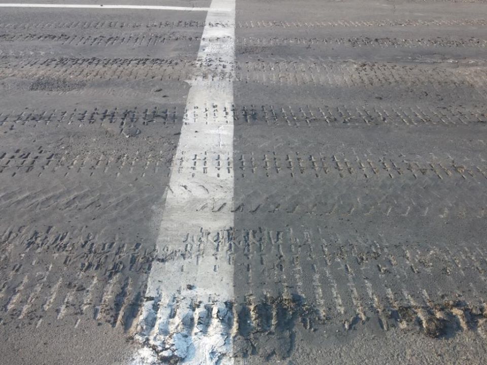 Tiraspolul, după parada militară: Asfalt distrus și piloni dați la pământ