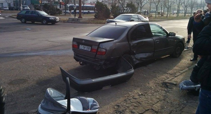 Accident rutier la Ciocana. Într-o maşină se aflau doi copii