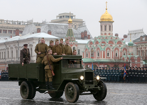 По центру Москвы прошла военная техника