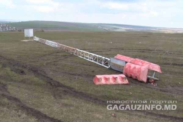 Из-за украденных натяжных болтов в Чадыр-Лунге упала телевышка