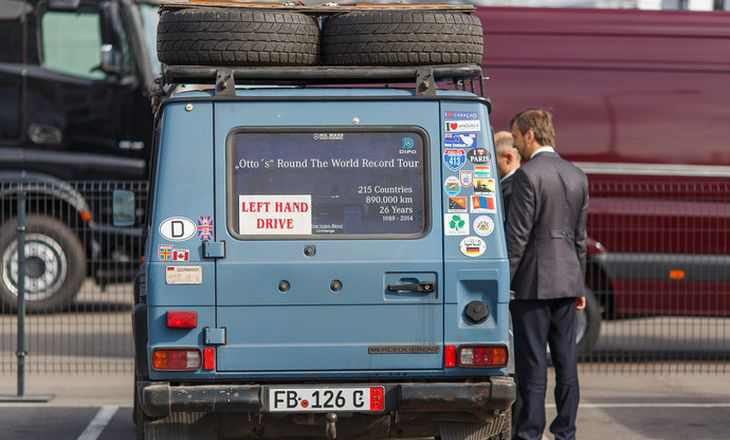 Немец проехал на Gelandewagen весь мир