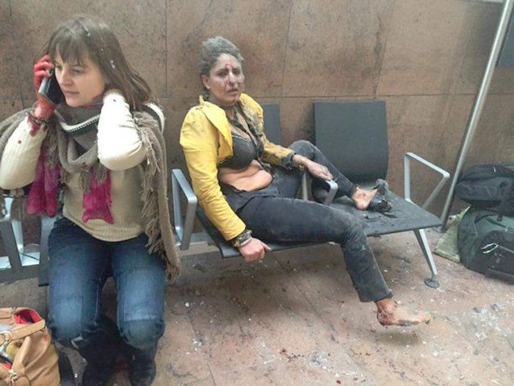 Explozii puternice în aeroportul din Bruxelles