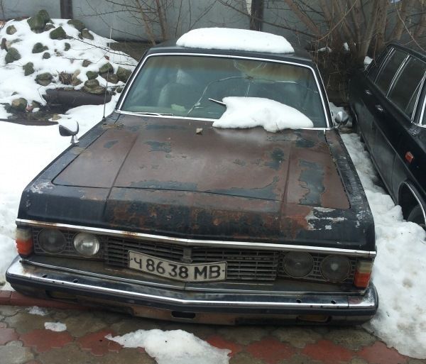 În ograda baronului de la Soroca stau două mașini deosebite