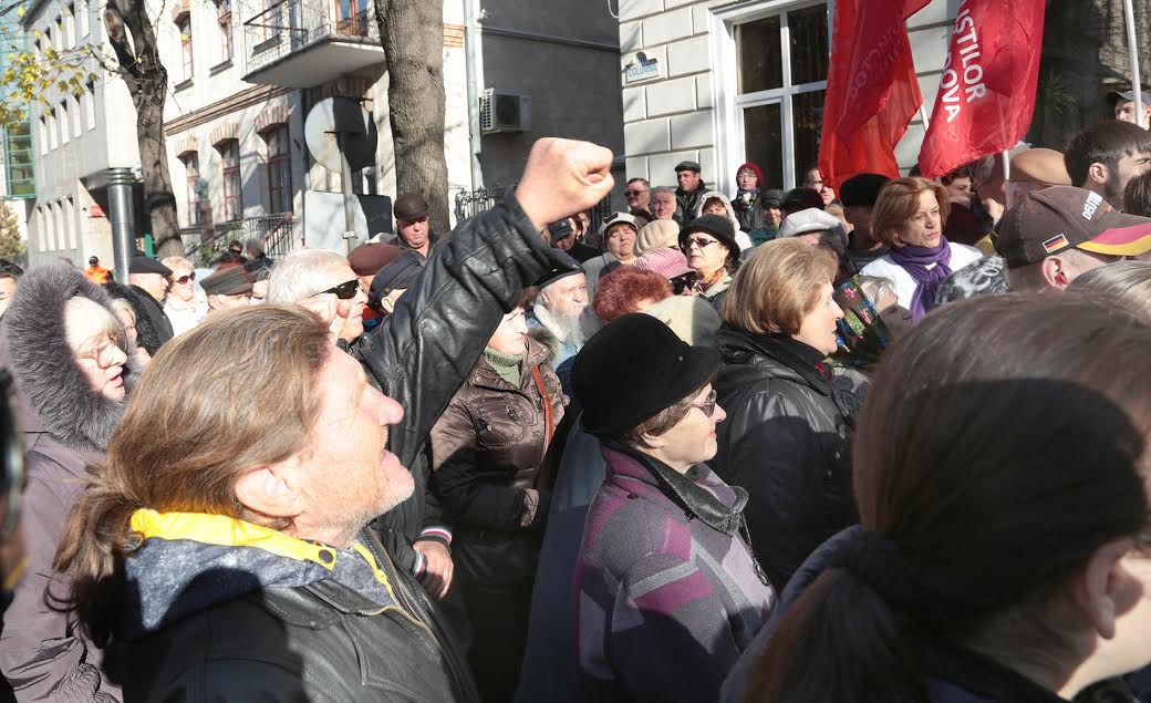 Социалисты потребовали от руководства НАРЭ аннулировать тарифы в течение трех дней и уйти в отставку