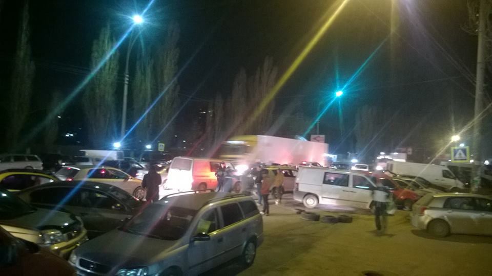 Торговцы цветами, вопреки обещаниям, взвинтили цены на товар