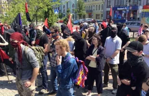 На анархистов в Киеве напали "автономные националисты"
