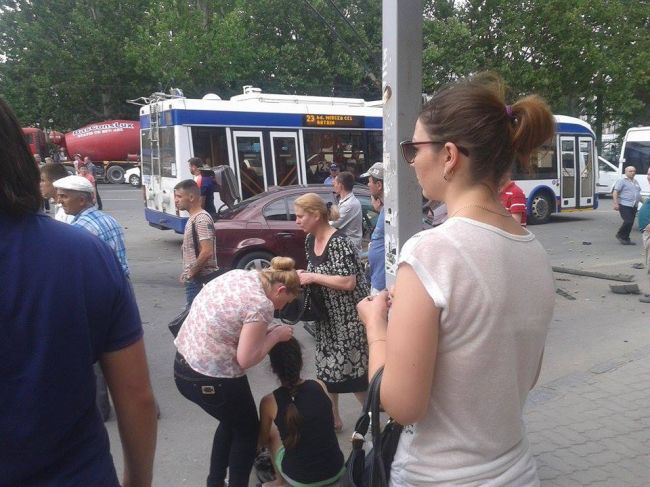 Accident cu răniţi în capitală. Două maşini s-au lovit violent