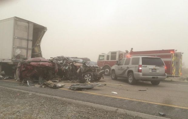 В США в аварию попали сразу шесть грузовиков и 11 легковых автомобилей