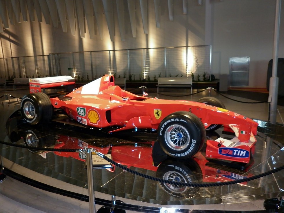 Ferrari World: ошеломляющий парк скорости