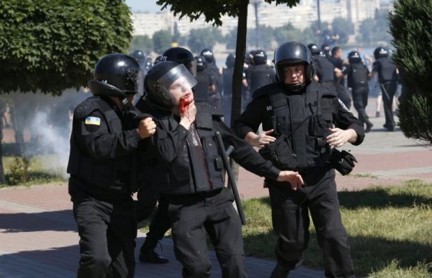 В результате столкновений на "Марше равенства" в Киеве пострадали 11 милиционеров