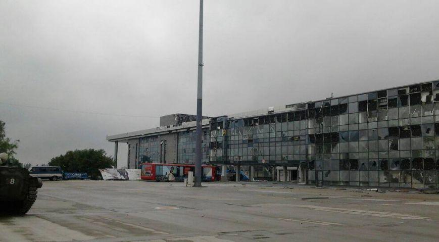 В Сети появились фото разгромленного аэропорта Донецка