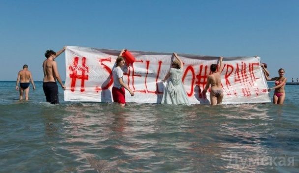 Голливудский режиссер устроил акцию протеста в Одессе