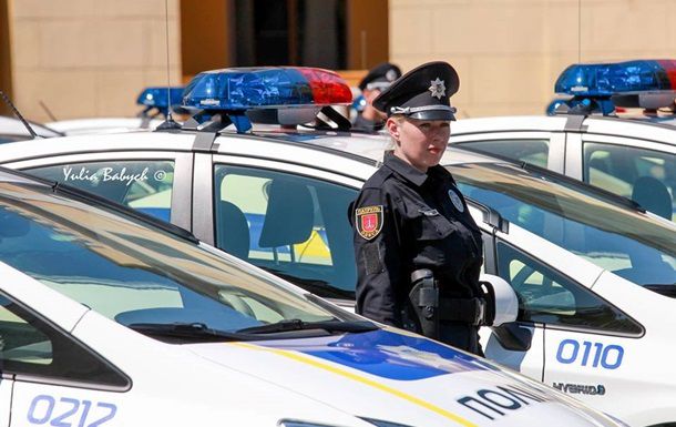 Яценюк: В Украине сегодня официально создается Национальная полиция