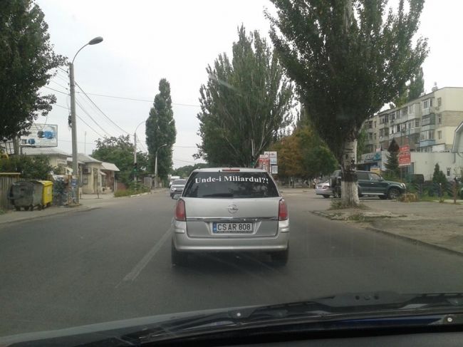 Автомобилист вопрошает "Где миллиард"