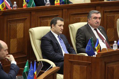 Фотография дня: Влад Филат и Юрие Лянкэ встретились в парламенте
