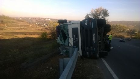 Грузовик с подсолнечником перевернулся в Хынчештском районе
