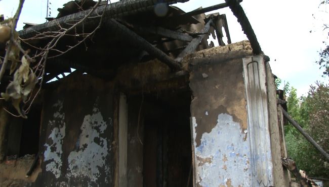 O femeie tintuita la pat a ars de vie in propria casa la Causeni