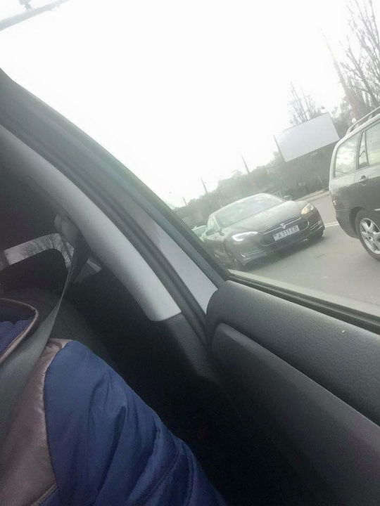 В Кишиневе появилась первая Tesla S