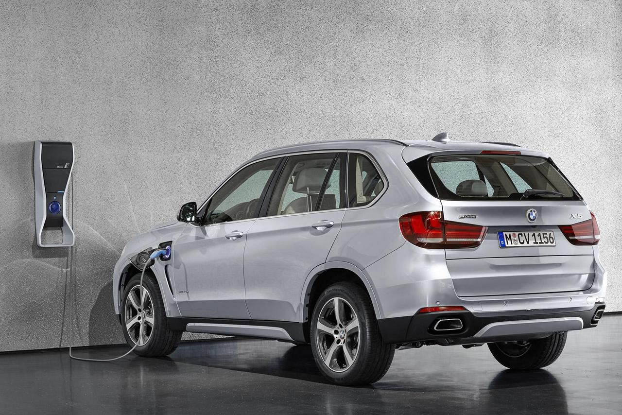BMW X5 стал подключаемым гибридом