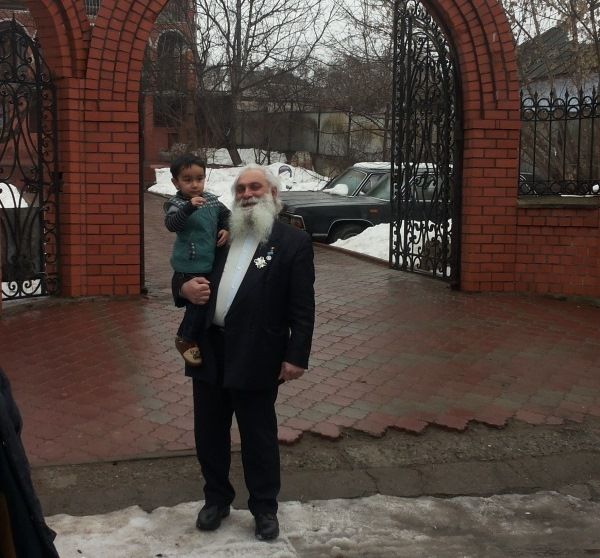 У цыганского барона во дворе стоит автомобиль, на котором ездил Юрий Андропов