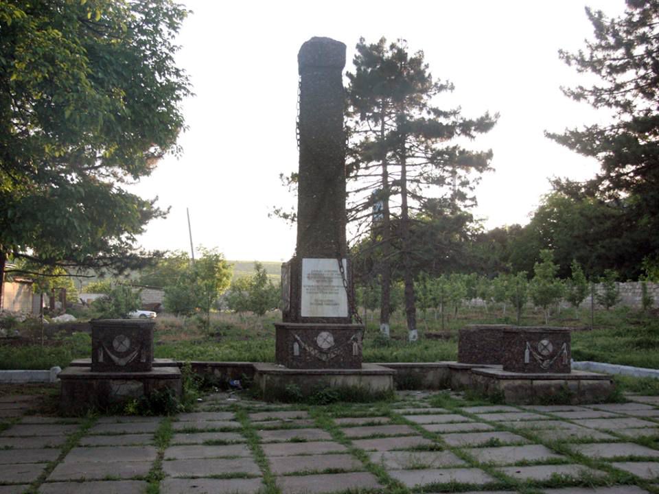 В преддверии Дня Победы в Молдове снова демонтируют памятники героям Великой Отечественной войны