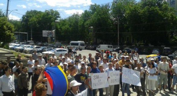 Protest la CNA: „Chetraru, demisia!” și „Șor, la pușcărie!”