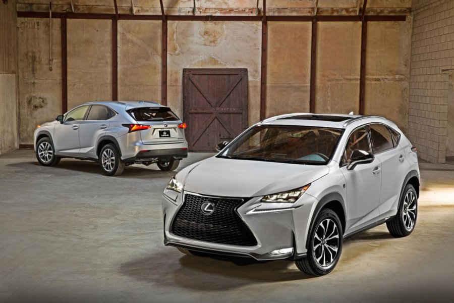 Lexus рассекретил компактный кроссовер