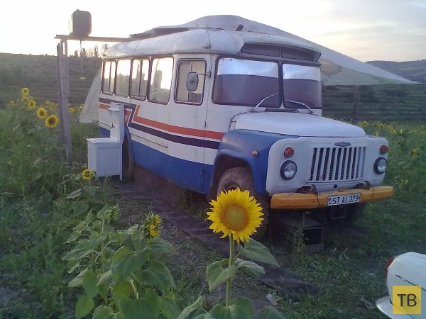 Молдаване превратили старый автобус в дом на колесах
