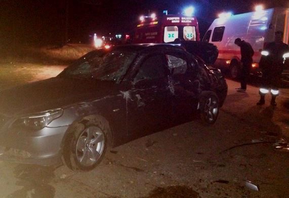 Un BMW s-a răsturnat în nordul ţării; Şoferul a ajuns la spital