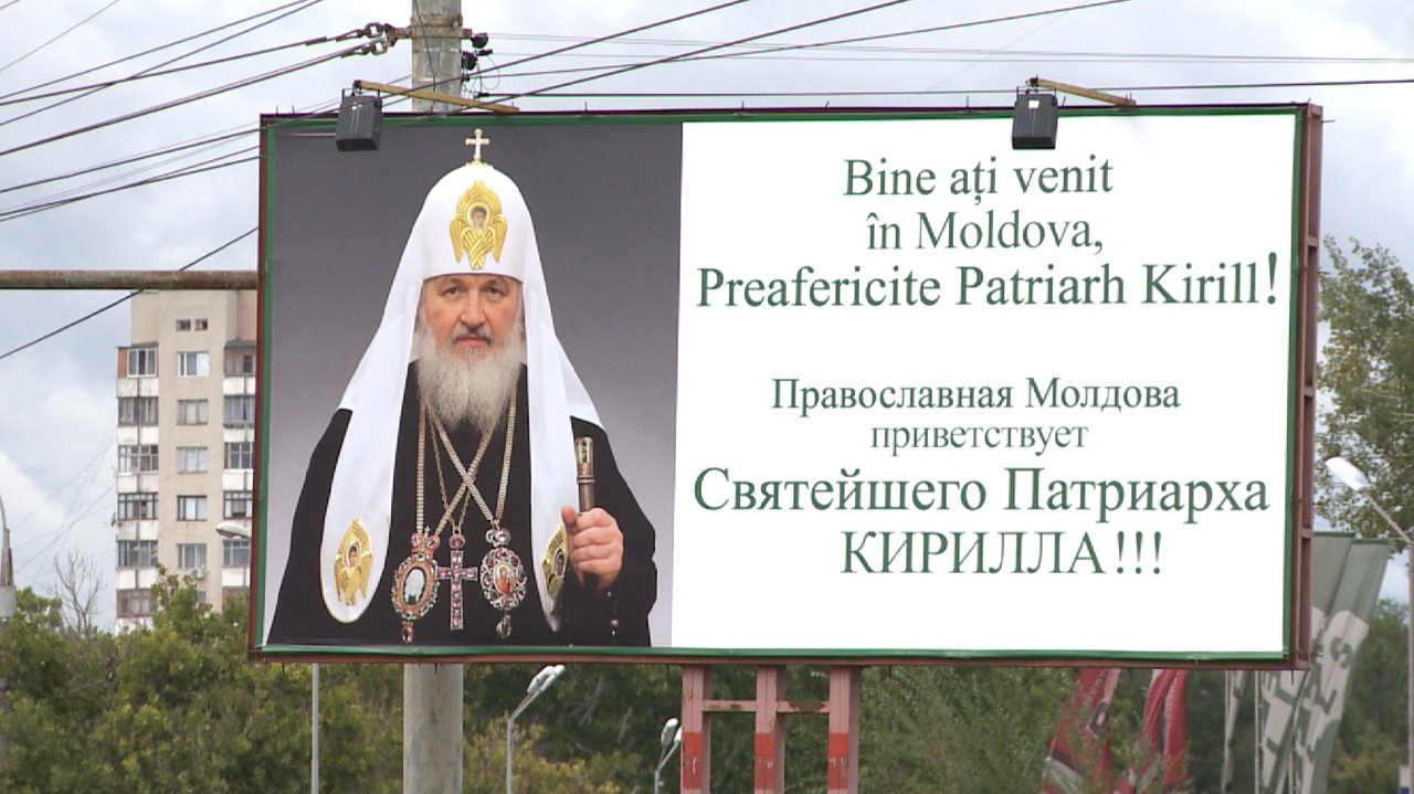 Panouri publicitare cu Patriarhul Kirill, instalate ilegal
