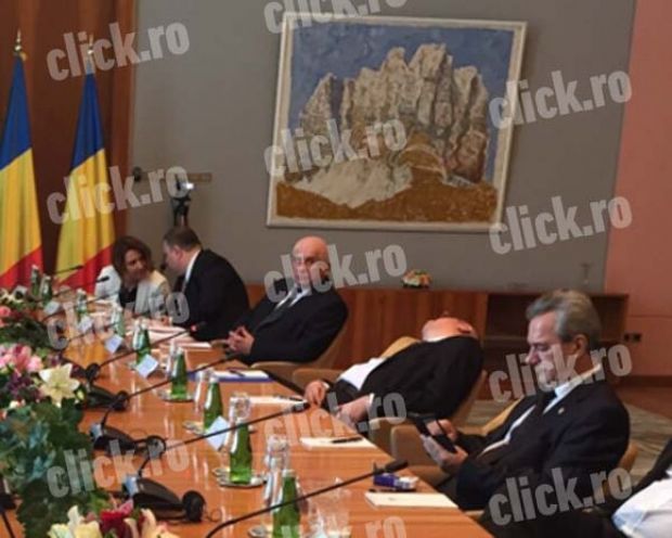 ”Eminența cenușie” a lui Iohannis a adormit la o întrevedere oficială