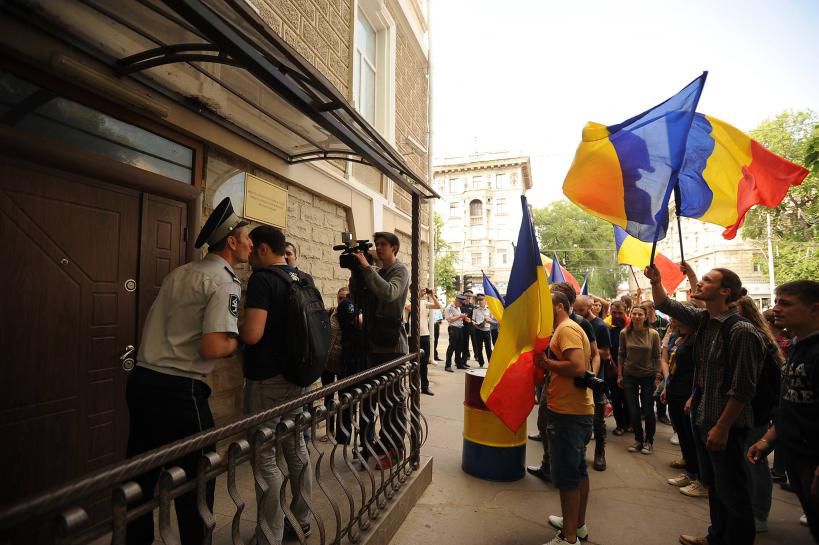 Protest la MAI. Unioniștii cer anularea interdicției pentru Simion