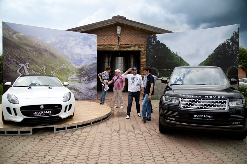 Soare, aer, viță de vie, vin și … Land Rover – minunat