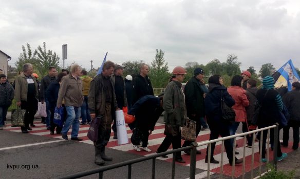 Во Львове шахтеры перекрывали международную трассу, требуя выплатить долги по зарплате
