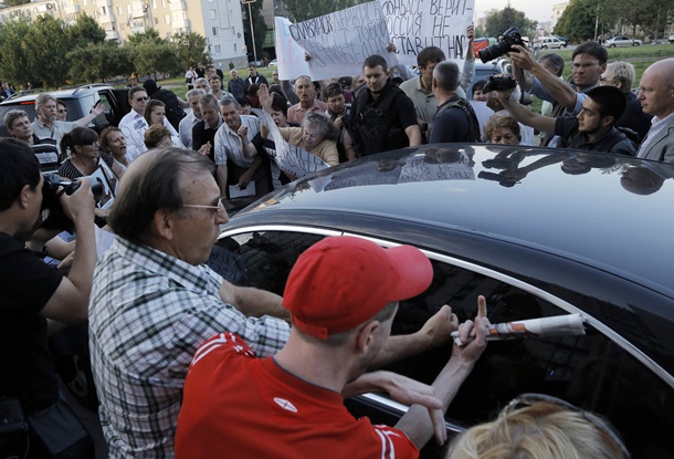 Митинг в Донецке: Кучме и Шуфричу показывали непристойные жесты