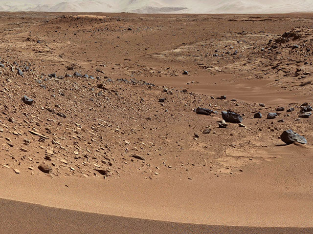 Марсоход Curiosity прислал на Землю новые селфи