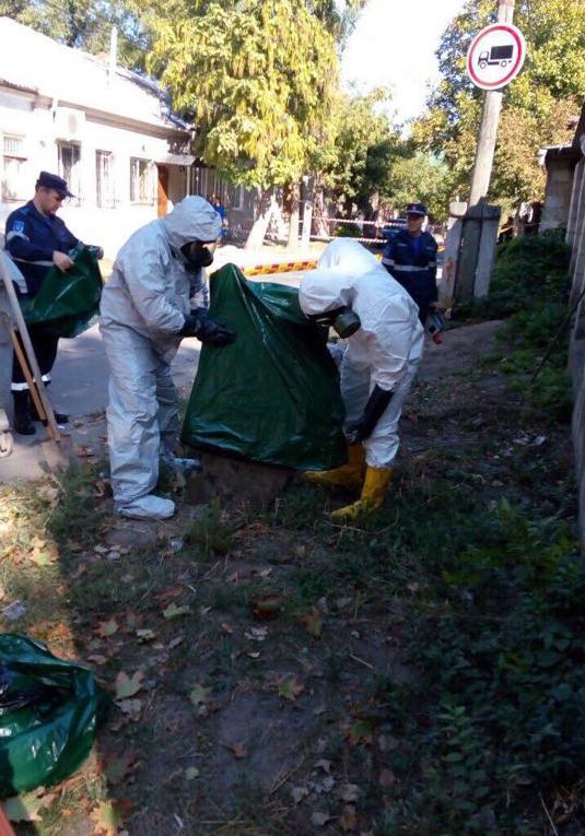 Cтоличную улицу перекрыли из-за обнаруженного химического вещества