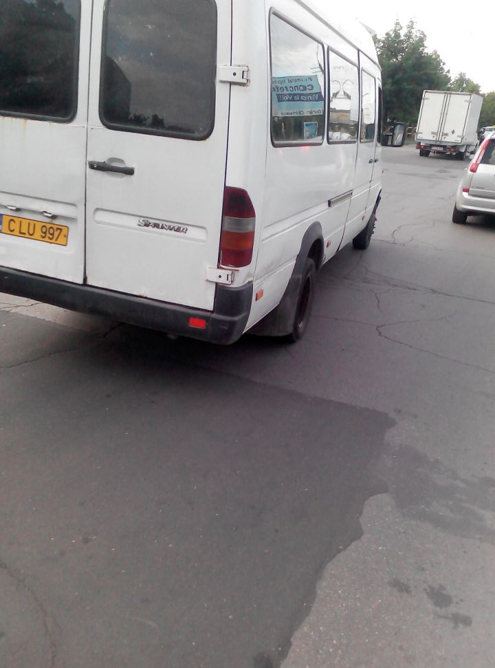 Cum circulă pasagerii într-un microbuz din Capitală
