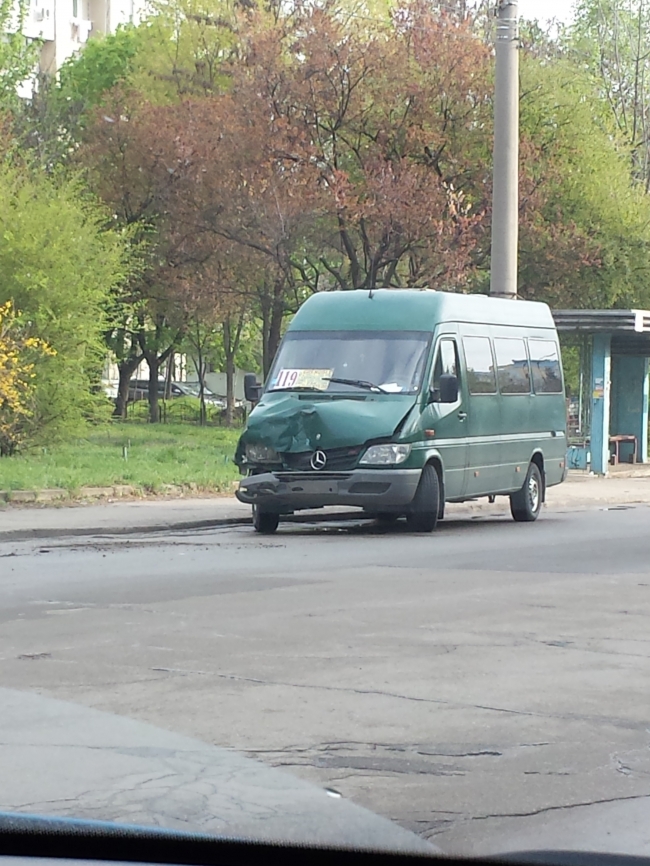 Две маршрутки столкнулись на улице Куза-Водэ. Пострадал ребенок