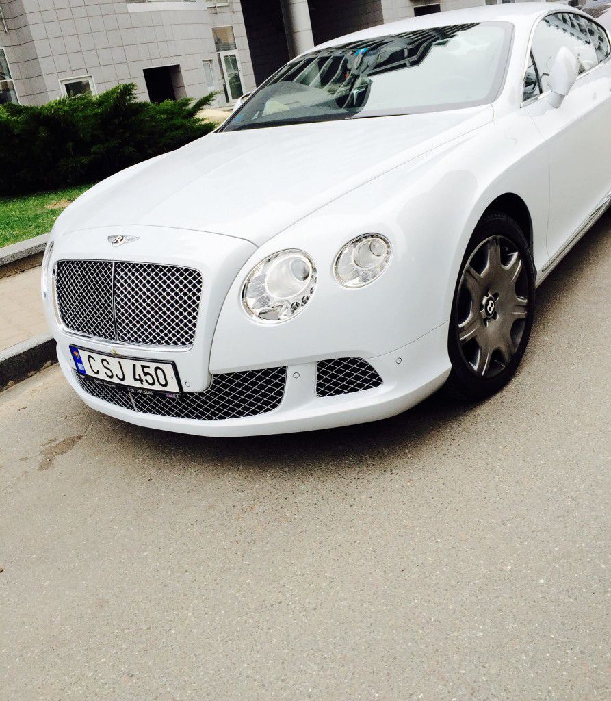 Bentley cu numere de înmatriculare ”CSJ”. Să fie a cuiva de la Curtea Supremă de Justiției