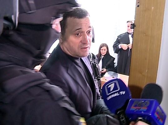 Vlad Filat a slabit vazand cu ochii. Cum i s-a schimbat infatisarea in trei luni de arest